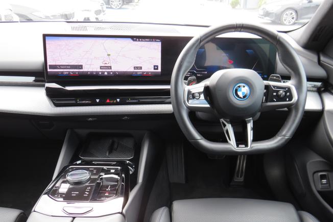 BMW 5 Series Photo 23