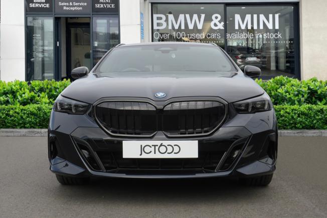 BMW 5 Series Photo 4