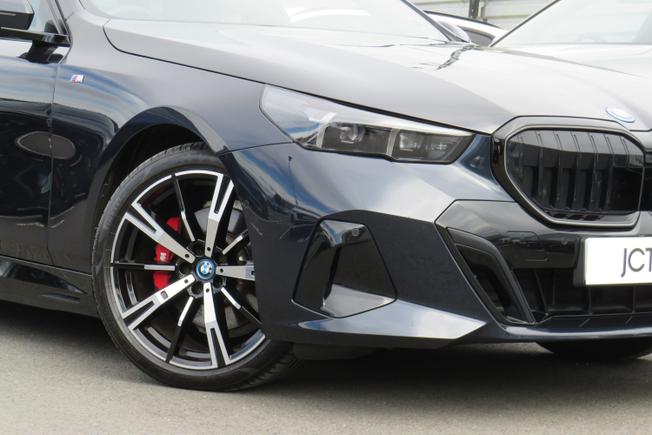 BMW 5 Series Photo 6