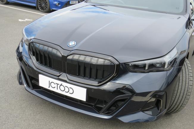 BMW 5 Series Photo 8