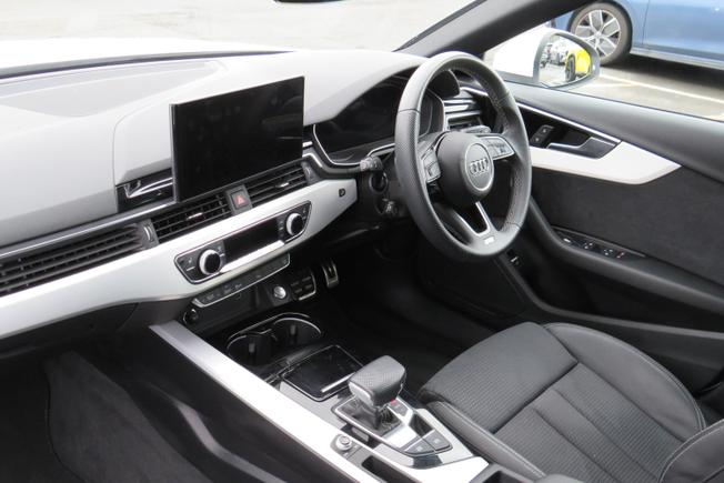 AUDI A4 Avant Photo 12