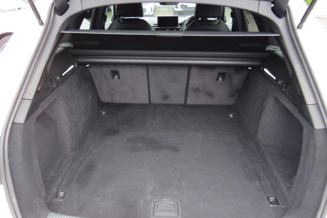 AUDI A4 Avant Photo 16