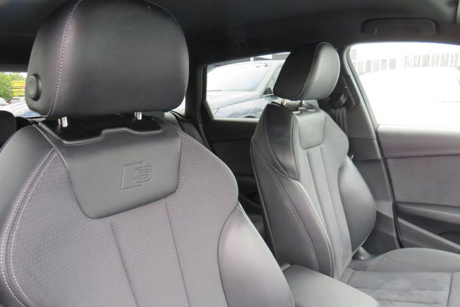 AUDI A4 Avant Photo 24