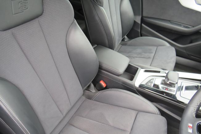 AUDI A4 Avant Photo 25