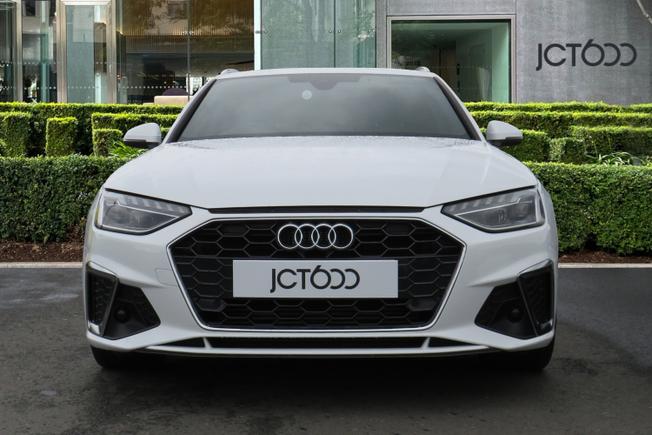 AUDI A4 Avant Photo 4