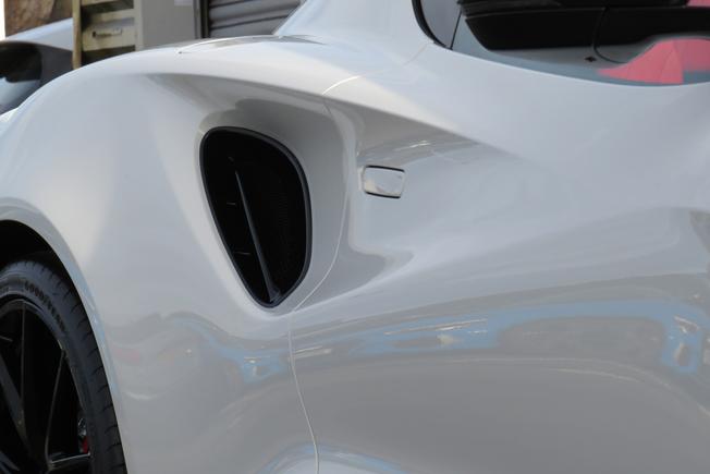 LOTUS Emira Photo 11