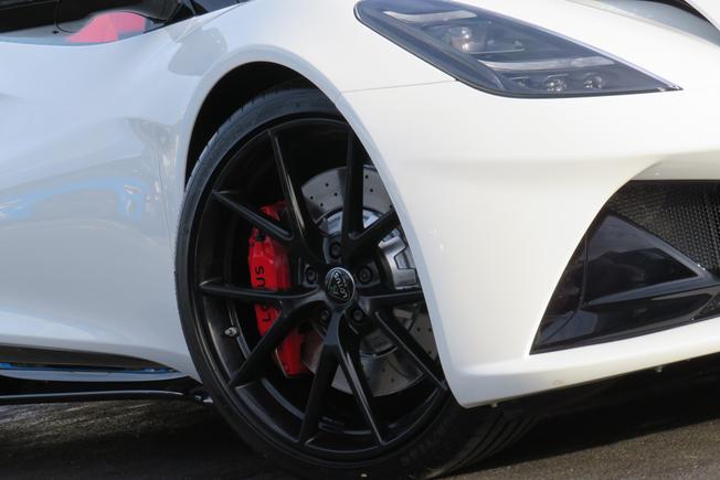 LOTUS Emira Photo 12