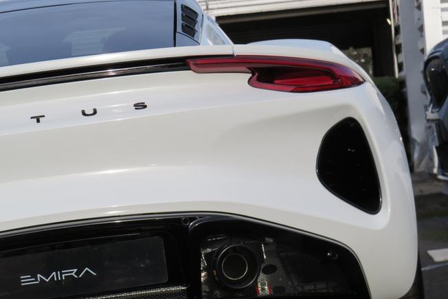 LOTUS Emira Photo 17