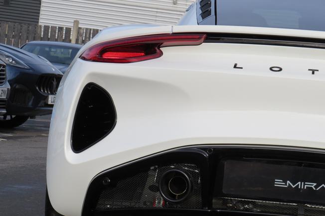 LOTUS Emira Photo 18