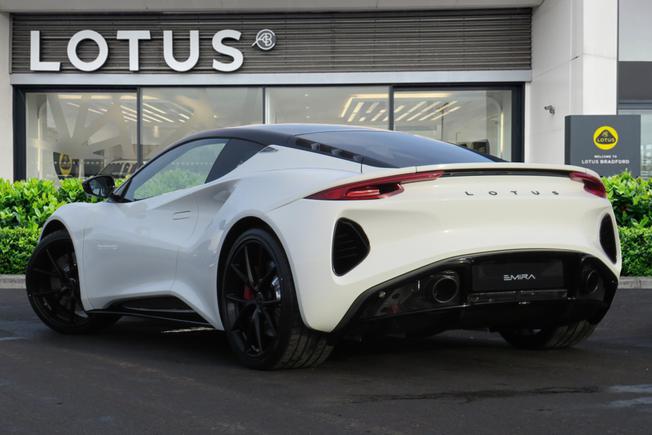 LOTUS Emira Photo 2