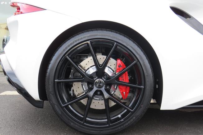 LOTUS Emira Photo 4
