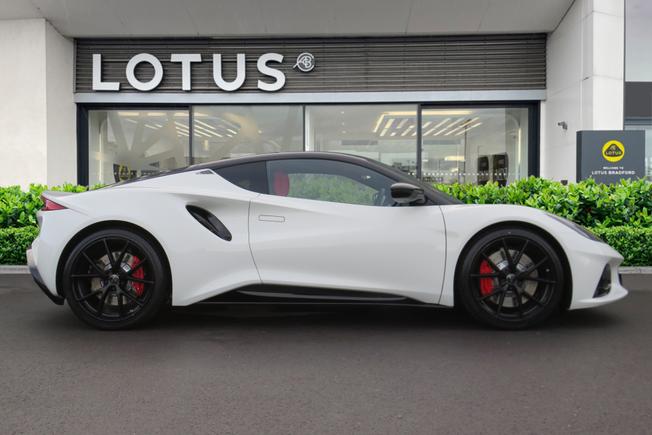 LOTUS Emira Photo 8