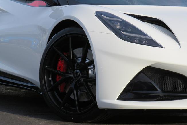 LOTUS Emira Photo 9