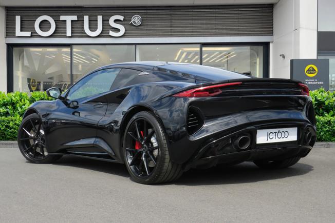 LOTUS Emira Photo 2