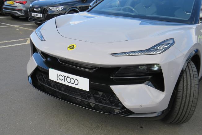 LOTUS Eletre Photo 12