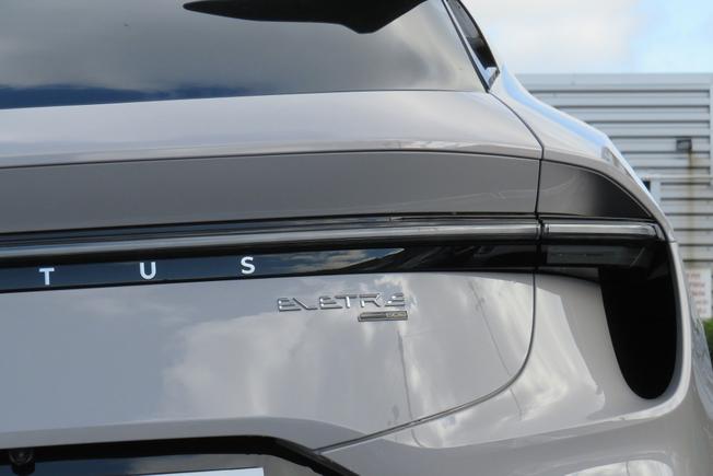 LOTUS Eletre Photo 39