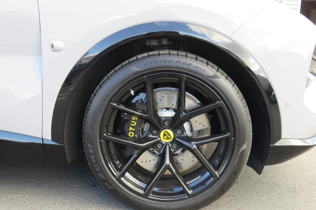 LOTUS Eletre Photo 4