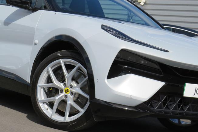 LOTUS Eletre Photo 11