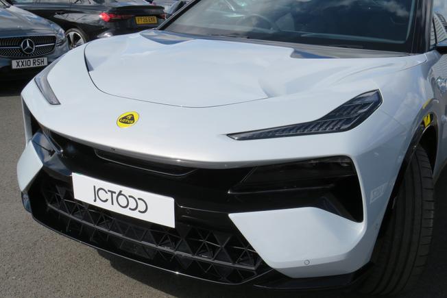 LOTUS Eletre Photo 13