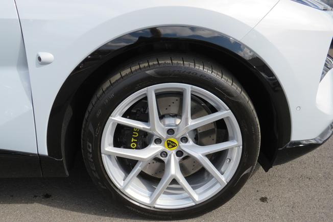 LOTUS Eletre Photo 16