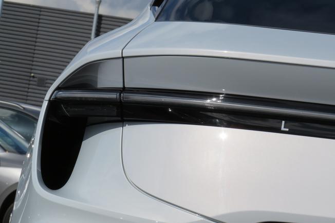 LOTUS Eletre Photo 38