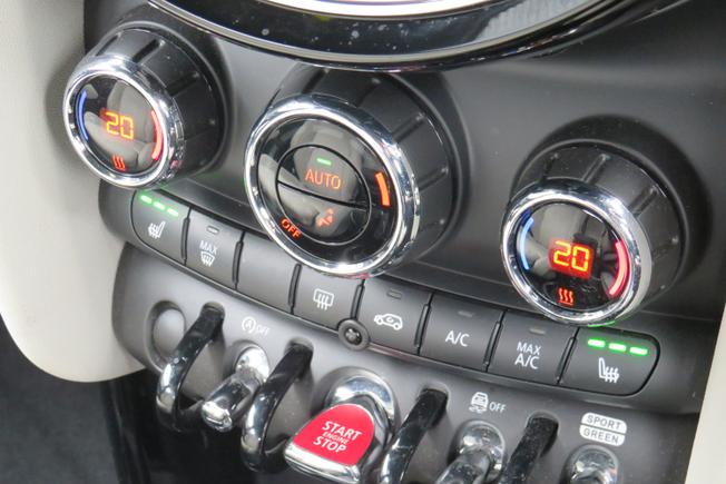 MINI Hatch Photo 16