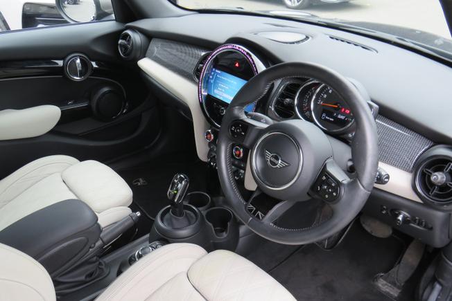 MINI Hatch Photo 17