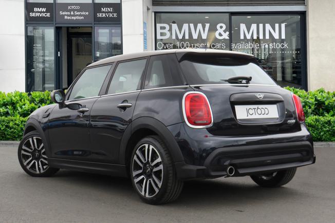 MINI Hatch Photo 2