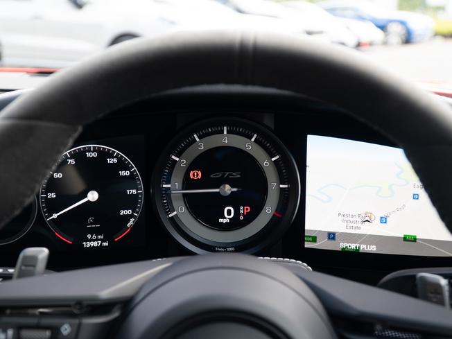 PORSCHE 911 Photo 15