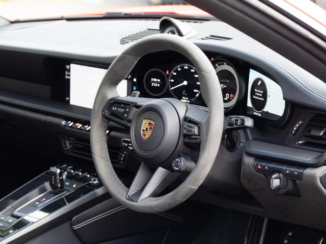 PORSCHE 911 Photo 8