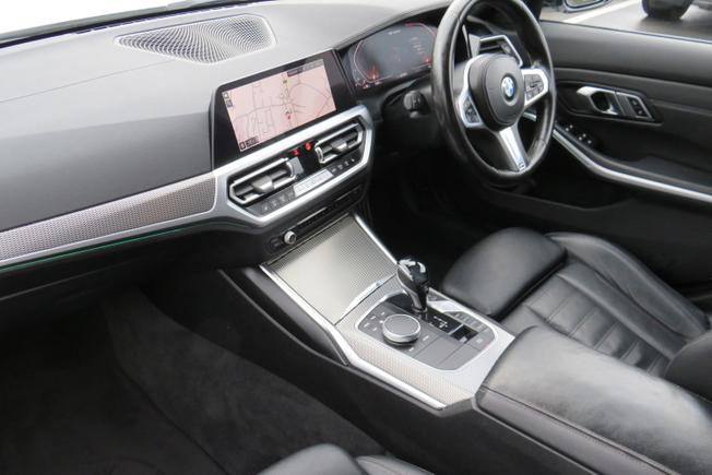 BMW 3 Series Photo 11