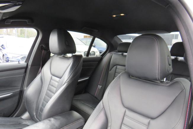 BMW 3 Series Photo 13