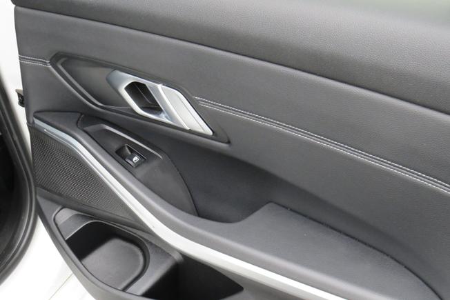 BMW 3 Series Photo 19