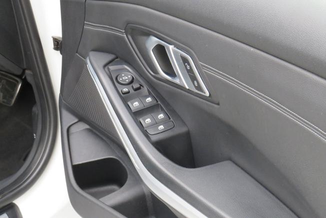 BMW 3 Series Photo 23