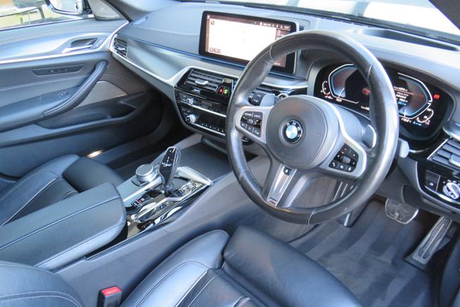 BMW 5 Series Photo 23