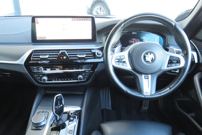 BMW 5 Series Photo 28