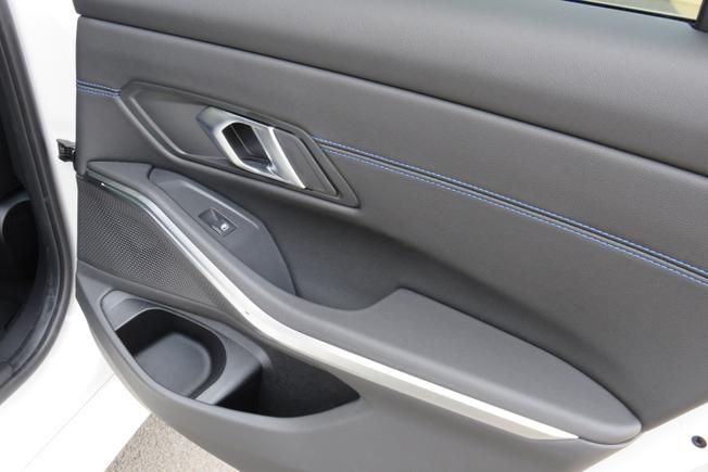 BMW 3 Series Photo 29