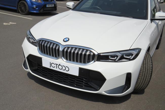 BMW 3 Series Photo 8
