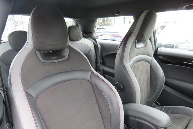 MINI Hatch Photo 16