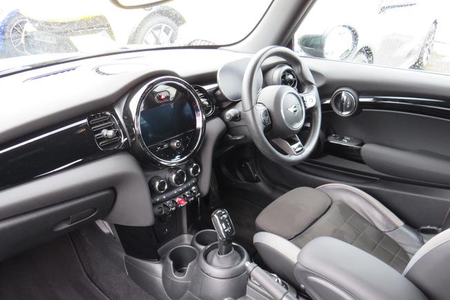MINI Hatch Photo 20