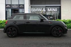 MINI Hatch Photo 3