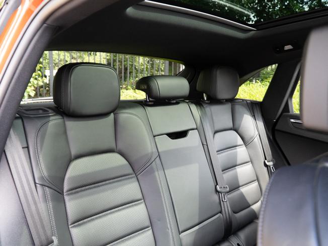 PORSCHE Macan Photo 11