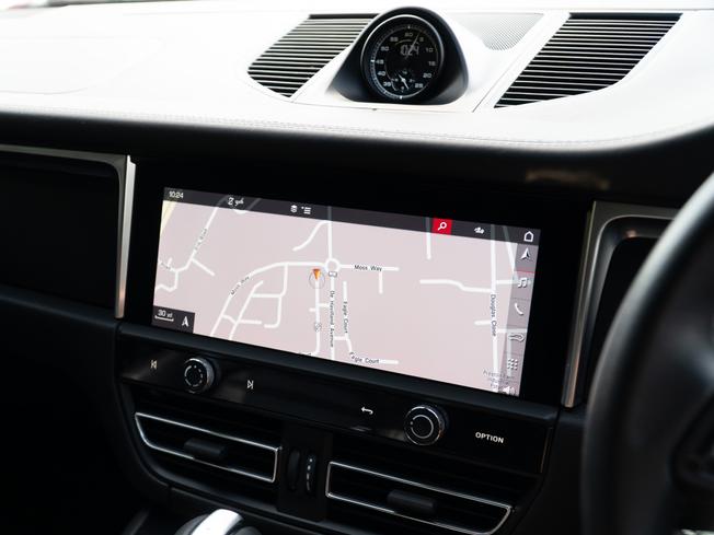 PORSCHE Macan Photo 22