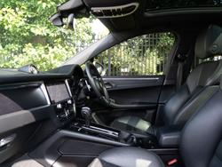 PORSCHE Macan Photo 3