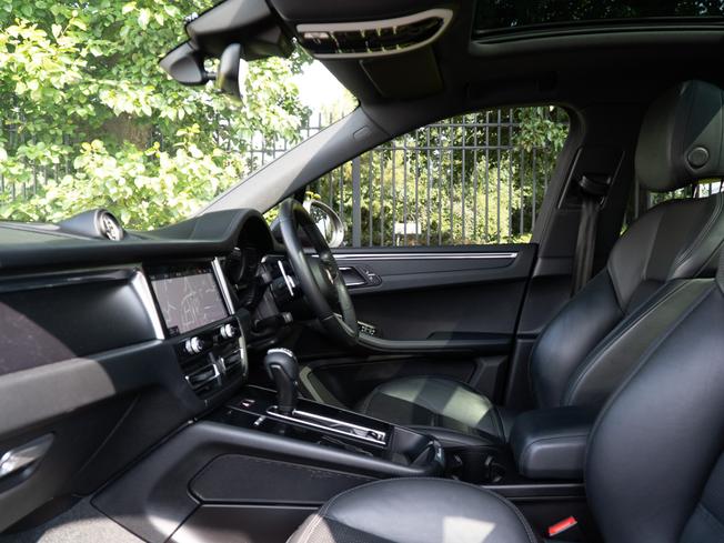 PORSCHE Macan Photo 3