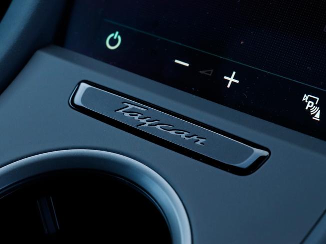 PORSCHE Taycan Photo 21