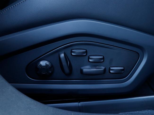 PORSCHE Taycan Photo 22