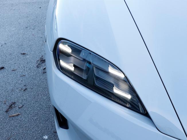 PORSCHE Taycan Photo 29