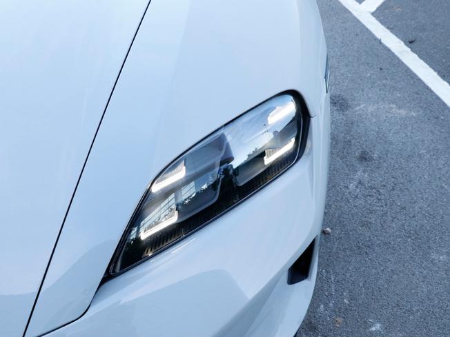 PORSCHE Taycan Photo 30