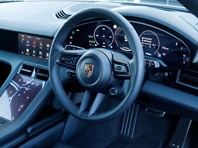 PORSCHE Taycan Photo 8